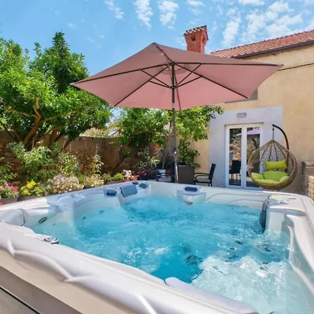 Cozy Silva Near Center With Jacuzzi And Parking * Mali Lošinj