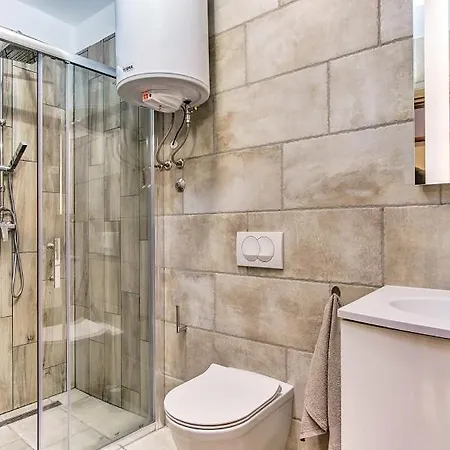 Cozy Silva Near Center With Jacuzzi And Parking